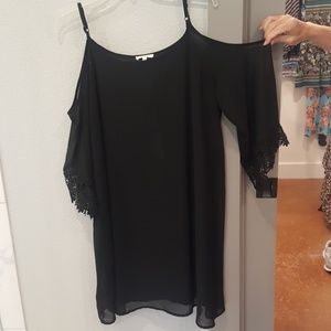 Cold shoulder lace detailed dress